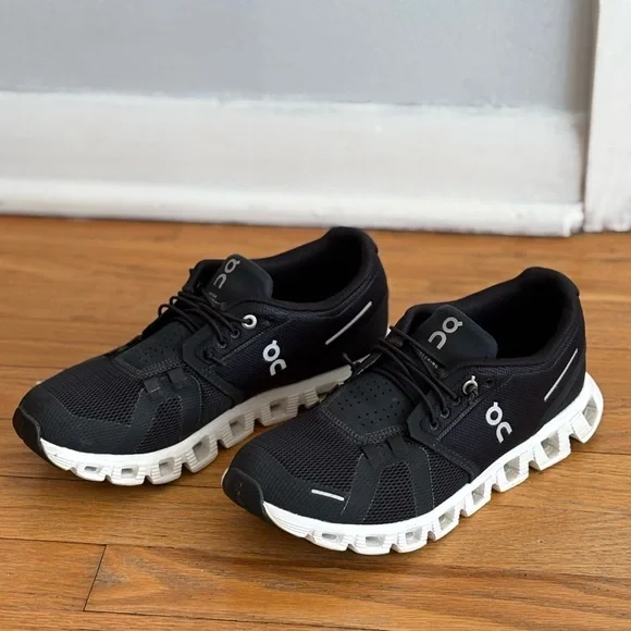 On Running Womens Cloud 5 Black and White - Picture 1 of 4